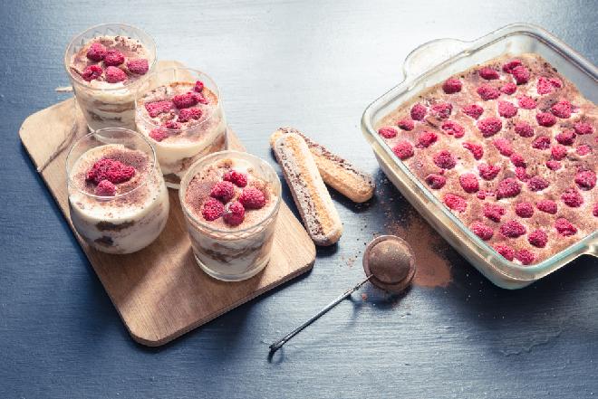 Przepis na szybkie tiramisu z malinami + WIDEO