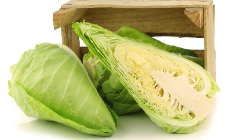 Spiczasta kapusta pieczona ze śmietaną i parmezanem: samodzielne danie lub jarzyna na ciepło