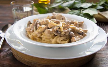 Makaron z pieczarkami i ricottą - pyszne danie w 15 minut