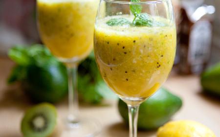 Odżywczy koktajl z kiwi, ananasa i pomarańczy: twoja zdrowa porcja owoców