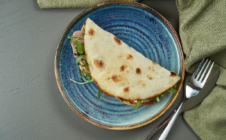 Piadine - jak przygotować włoską tortillę z kurczakiem