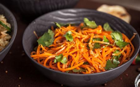 Marchewka po koreańsku: przepis na pikantną surówkę z marchewki
