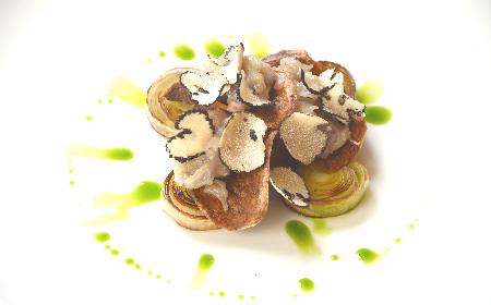 Pory confit z szalotką, taleggio i czarną truflą - przepis na wykwintne danie