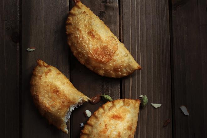 Pierożki Karanji: słodki indyjski deser