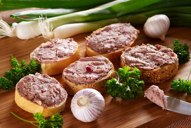 Pasta z resztek świątecznej pieczeni z dodatkiem sera i selera